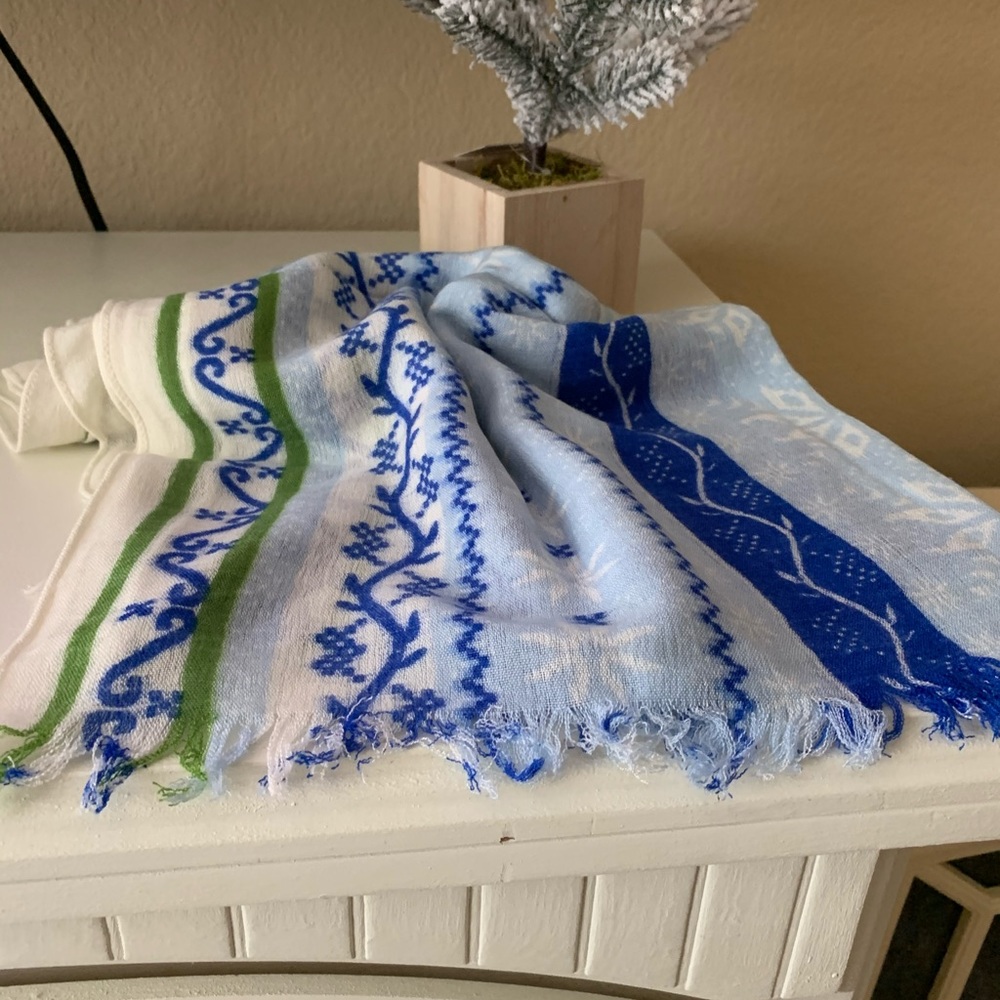Women’s scarf